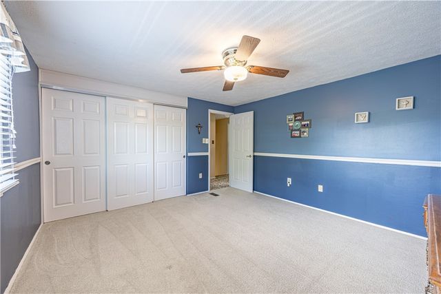 39 Forest Glen Dr, North Fayette, PA 15126
