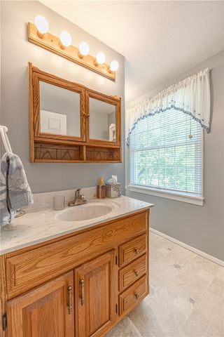 39 Forest Glen Dr, North Fayette, PA 15126