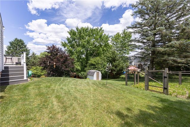 39 Forest Glen Dr, North Fayette, PA 15126
