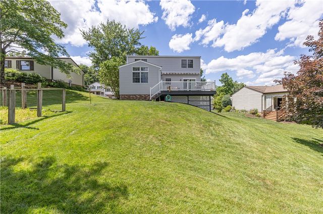 39 Forest Glen Dr, North Fayette, PA 15126