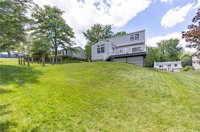 39 Forest Glen Dr, North Fayette, PA 15126