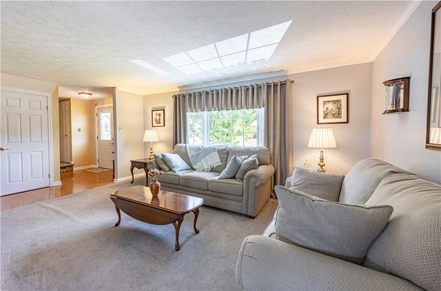 39 Forest Glen Dr, North Fayette, PA 15126