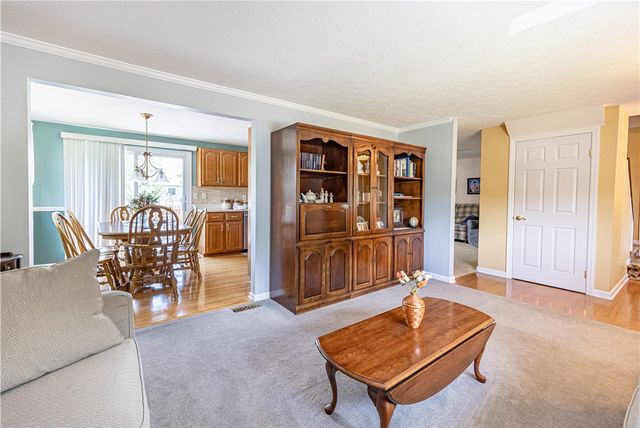 39 Forest Glen Dr, North Fayette, PA 15126