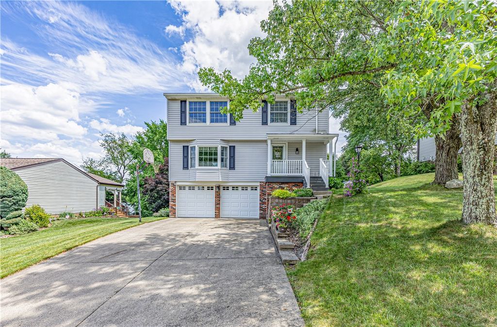 39 Forest Glen Dr, North Fayette, PA 15126