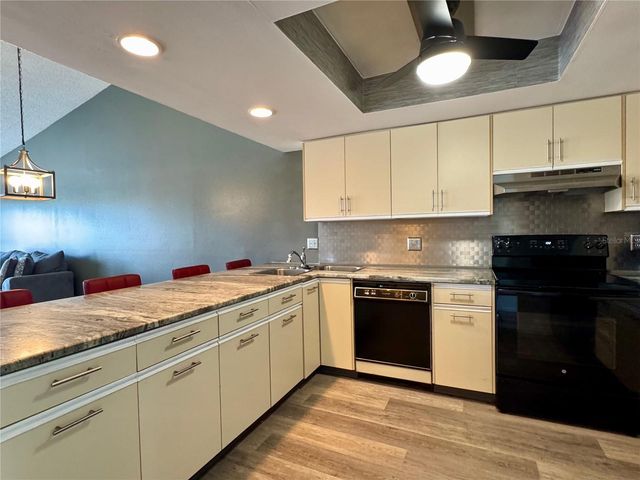 4510 EL CONQUISTADOR PARKWAY 204, Bradenton, FL 34210