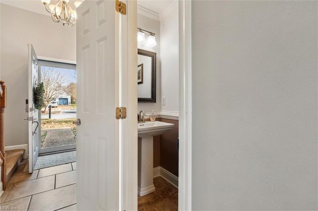 144 View Pointe DR, Newport News, VA 23603