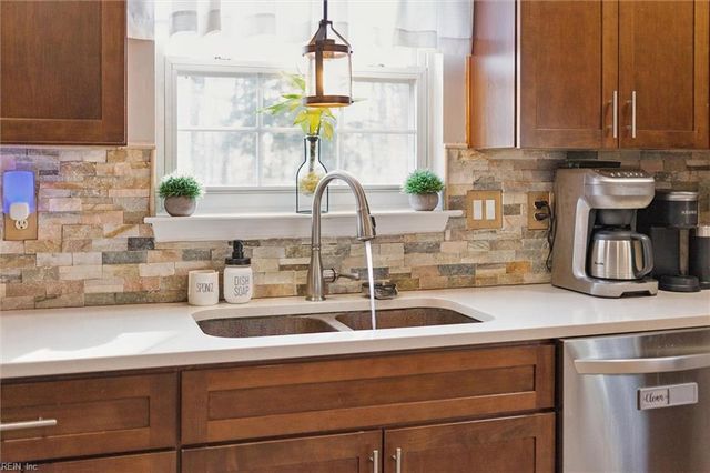 144 View Pointe DR, Newport News, VA 23603