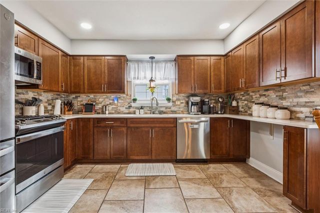 144 View Pointe DR, Newport News, VA 23603