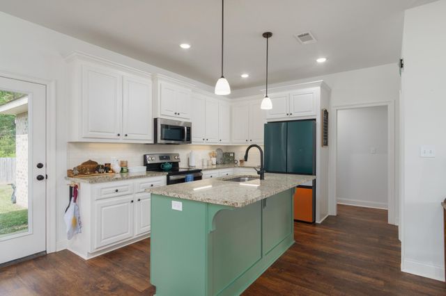 63 E Andover, Hattiesburg, MS 39402