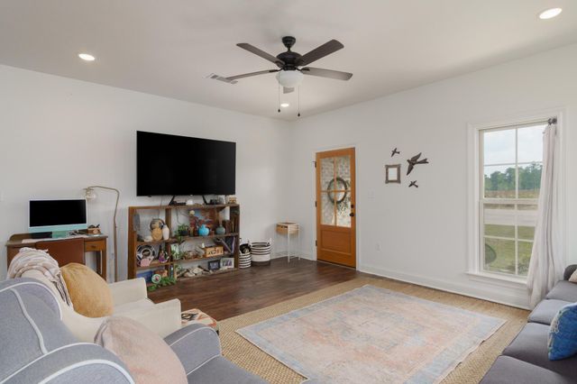 63 E Andover, Hattiesburg, MS 39402