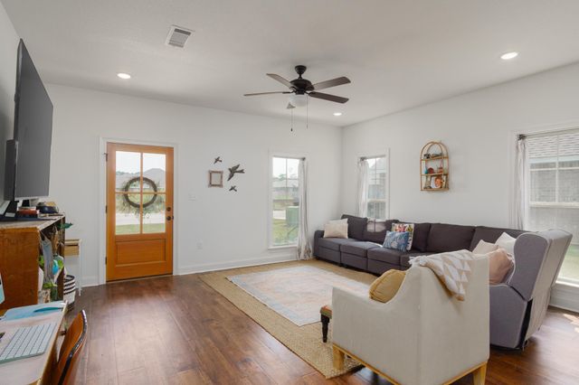 63 E Andover, Hattiesburg, MS 39402