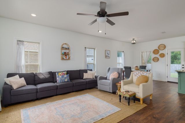 63 E Andover, Hattiesburg, MS 39402