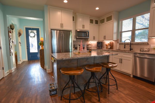 601 Mathew Street, Grandview, TX 76050