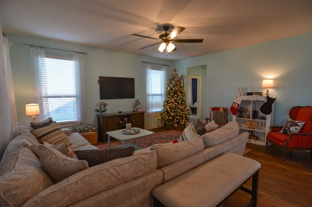 601 Mathew Street, Grandview, TX 76050