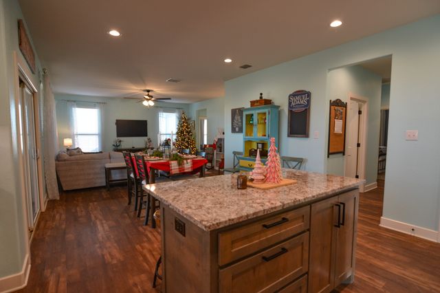 601 Mathew Street, Grandview, TX 76050