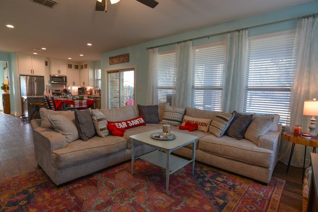 601 Mathew Street, Grandview, TX 76050