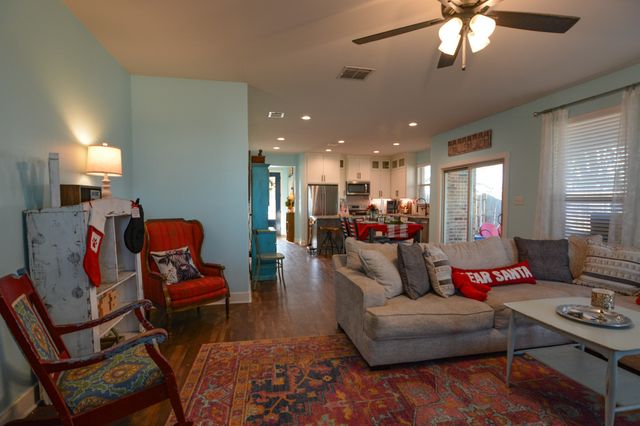 601 Mathew Street, Grandview, TX 76050