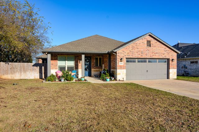 601 Mathew Street, Grandview, TX 76050