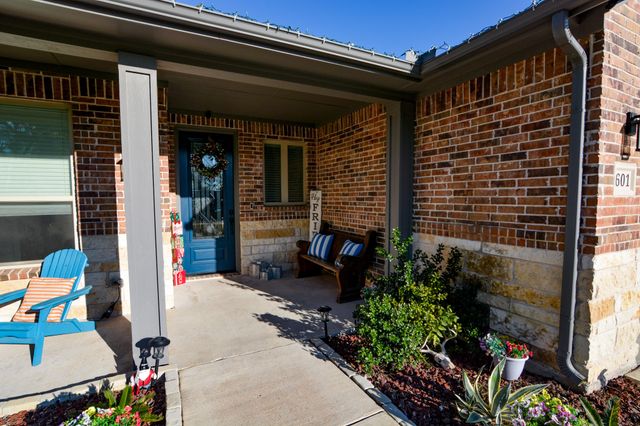 601 Mathew Street, Grandview, TX 76050