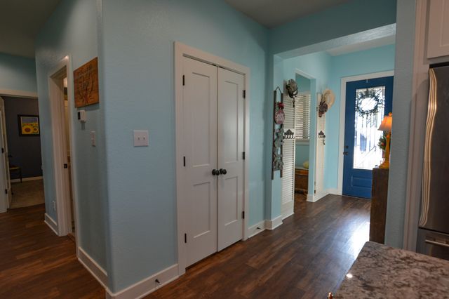 601 Mathew Street, Grandview, TX 76050