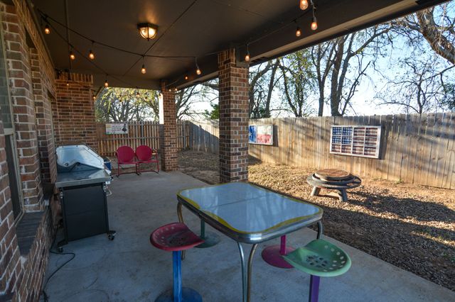 601 Mathew Street, Grandview, TX 76050