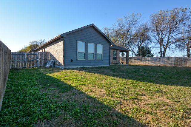 601 Mathew Street, Grandview, TX 76050