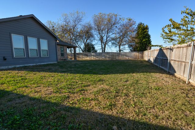 601 Mathew Street, Grandview, TX 76050