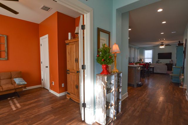 601 Mathew Street, Grandview, TX 76050