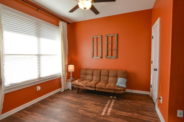 601 Mathew Street, Grandview, TX 76050