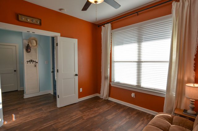 601 Mathew Street, Grandview, TX 76050