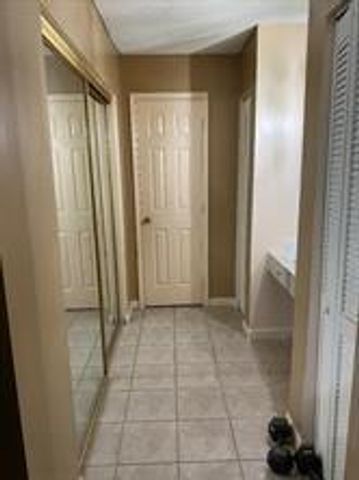4881 NW 22nd Street 4A, Fort Lauderdale, FL 33313