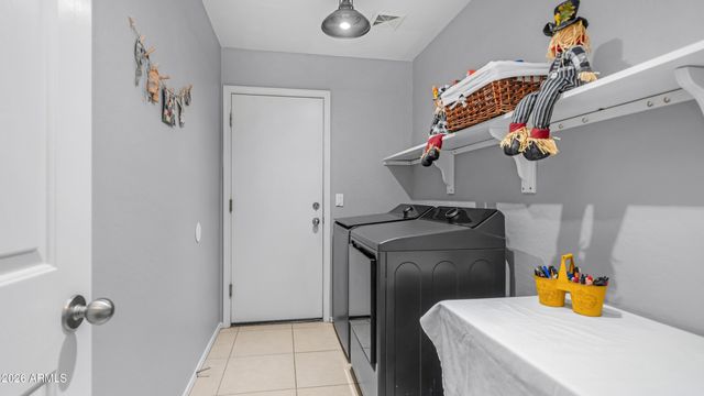 27980 N TITANIUM Lane, San Tan Valley, AZ 85143
