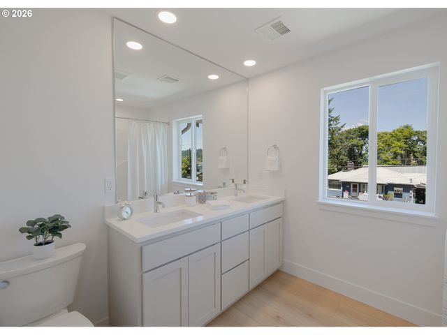 4675 Cedar St, Astoria, OR 97103