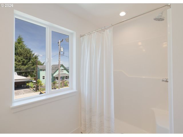 4675 Cedar St, Astoria, OR 97103