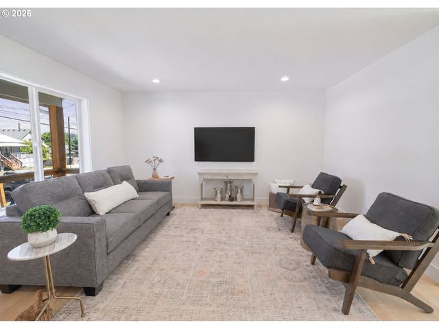 4675 Cedar St, Astoria, OR 97103