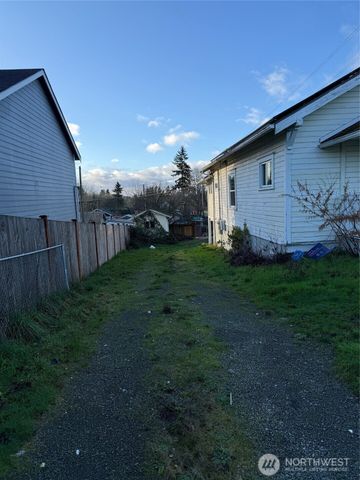 8402 Yakima Avenue, Tacoma, WA 98444