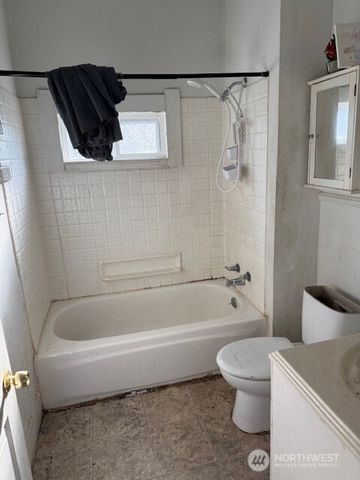 8402 Yakima Avenue, Tacoma, WA 98444