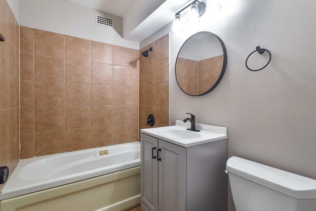 2115 W Farwell Avenue 511, Chicago, IL 60645