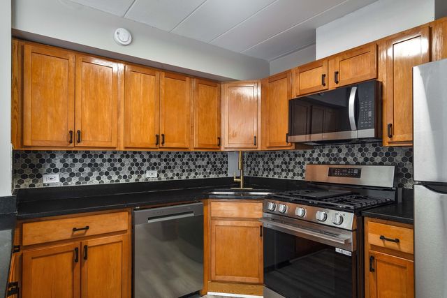 2115 W Farwell Avenue 511, Chicago, IL 60645