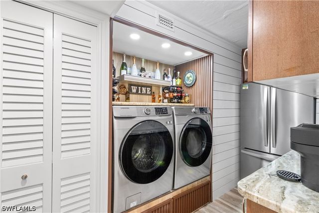 4140 Looking Glass LN 7, Naples, FL 34112