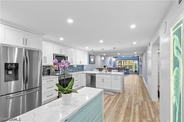 4140 Looking Glass LN 7, Naples, FL 34112