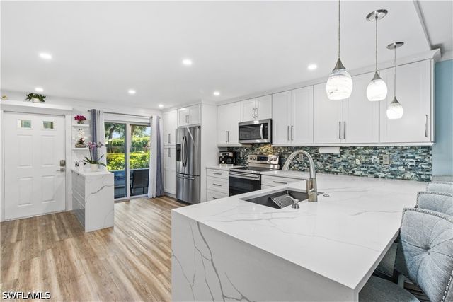 4140 Looking Glass LN 7, Naples, FL 34112