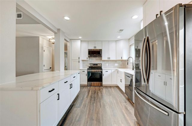 18908 Kelly DR, Point Venture, TX 78645