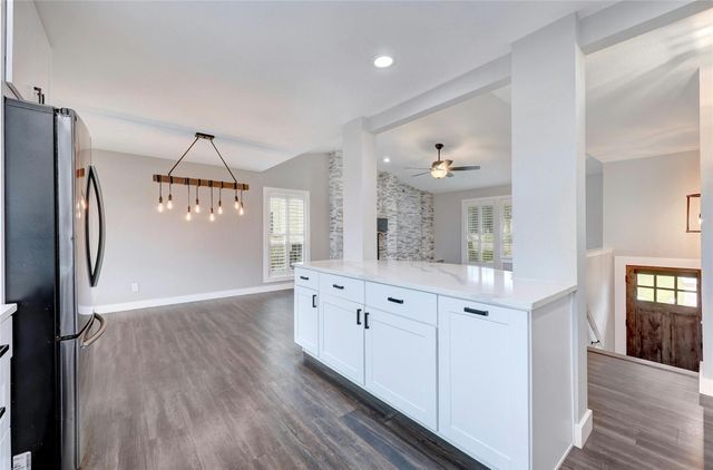 18908 Kelly DR, Point Venture, TX 78645