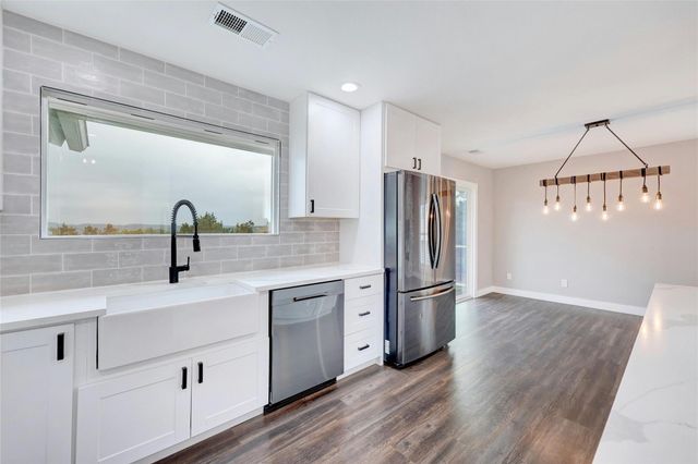 18908 Kelly DR, Point Venture, TX 78645