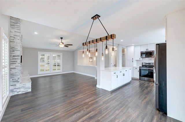 18908 Kelly DR, Point Venture, TX 78645