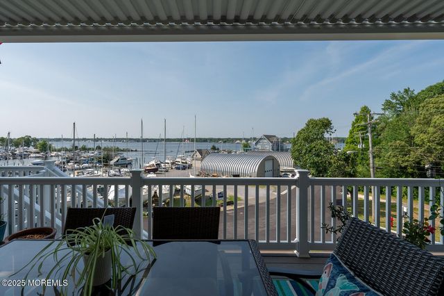 21 Lake Drive, Island Heights, NJ 08732