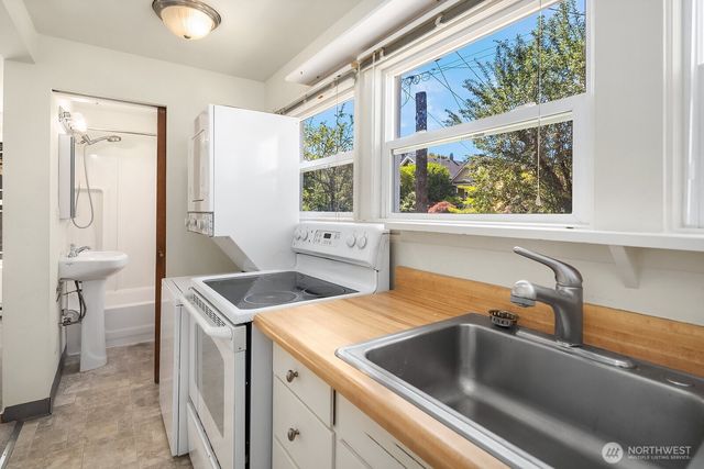 5444 Kirkwood Place N, Seattle, WA 98103
