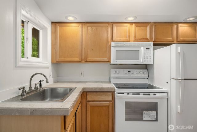 5444 Kirkwood Place N, Seattle, WA 98103