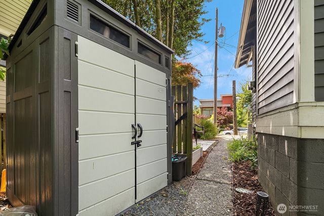 5444 Kirkwood Place N, Seattle, WA 98103